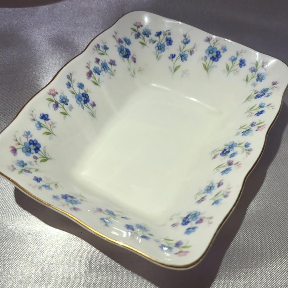 Memory Lane Rectangular Dish Royal Albert - Picture 4 of 7
